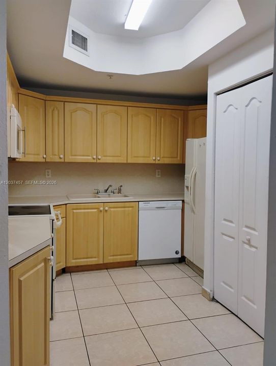 En Venta: $307,900 (3 camas, 2 baños, 1220 Pies cuadrados)
