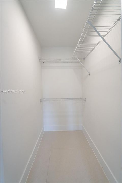 For Rent: $1,825 (1 beds, 1 baths, 350 Square Feet)