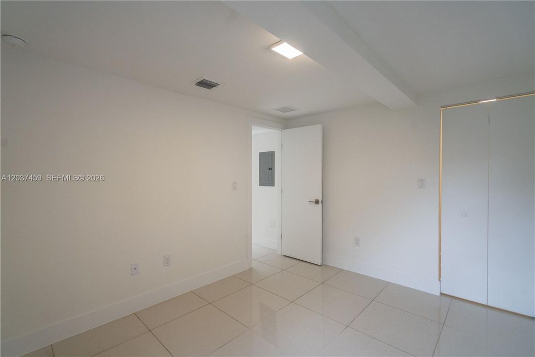 For Rent: $1,825 (1 beds, 1 baths, 350 Square Feet)