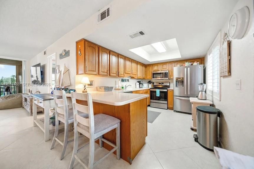 For Sale: $295,000 (2 beds, 2 baths, 1184 Square Feet)
