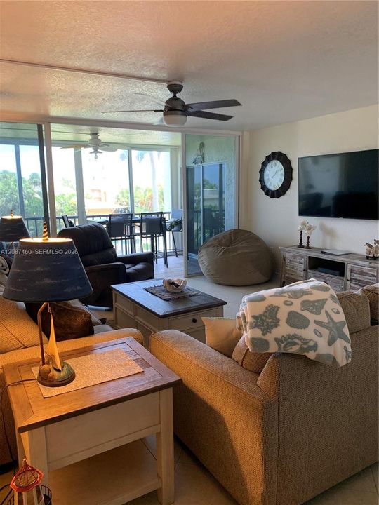 For Sale: $295,000 (2 beds, 2 baths, 1184 Square Feet)