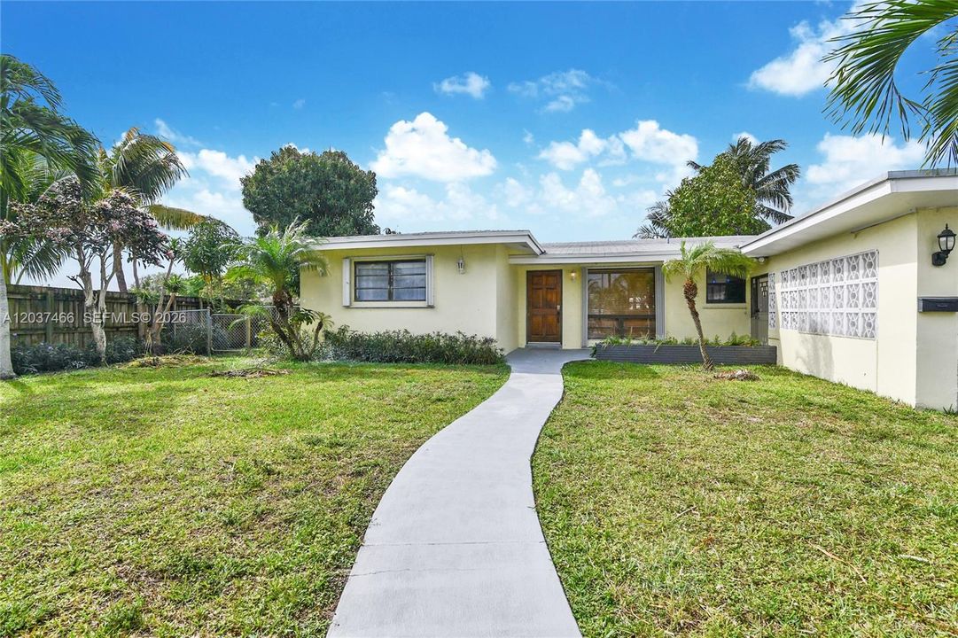 For Sale: $790,000 (3 beds, 2 baths, 2023 Square Feet)