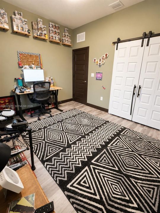 For Rent: $3,700 (3 beds, 2 baths, 1743 Square Feet)