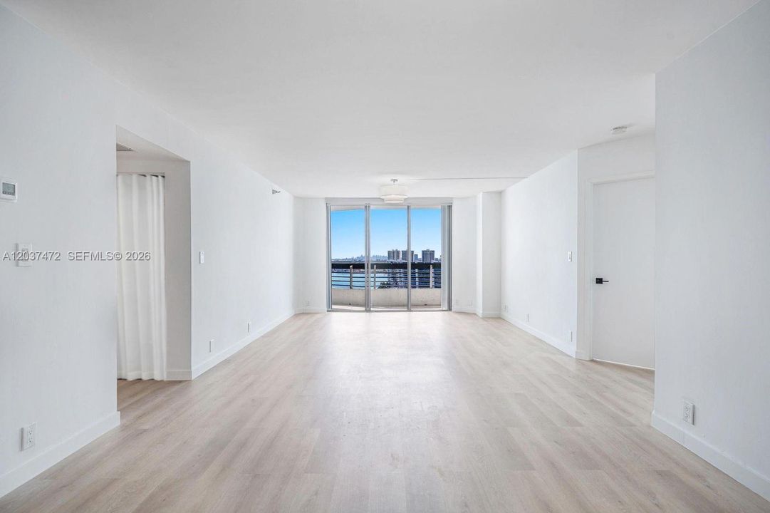 En Renta: $3,950 (2 camas, 2 baños, 1181 Pies cuadrados)