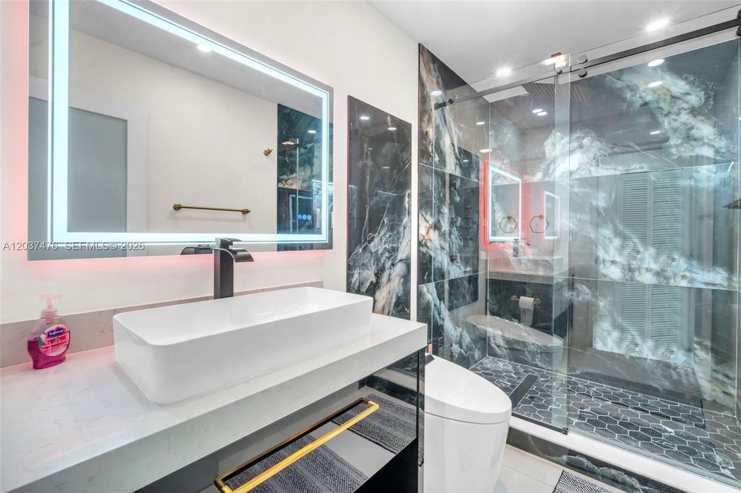 Full guest bathroom.