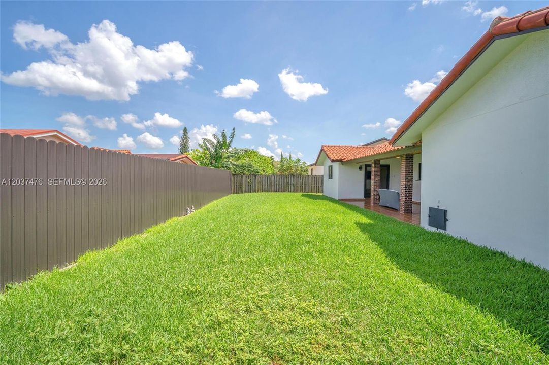 Large and well maintained backyard.