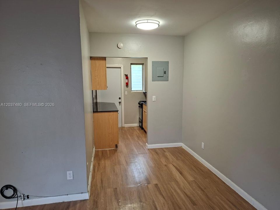 For Rent: $1,350 (0 beds, 1 baths, 400 Square Feet)