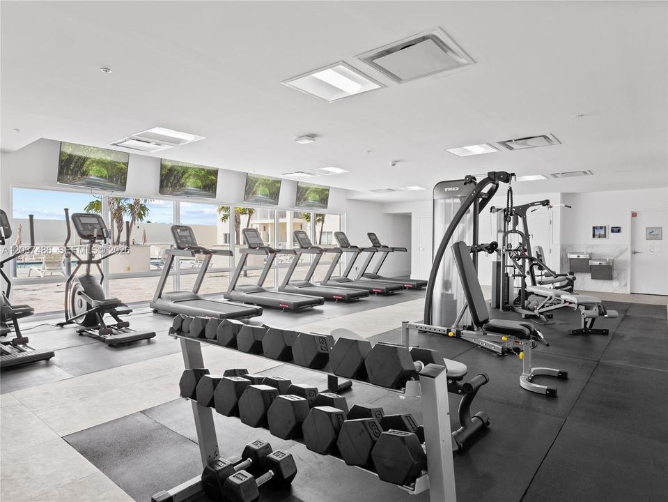For Sale: $299,000 (1 beds, 1 baths, 838 Square Feet)