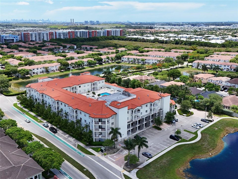 For Sale: $299,000 (1 beds, 1 baths, 838 Square Feet)