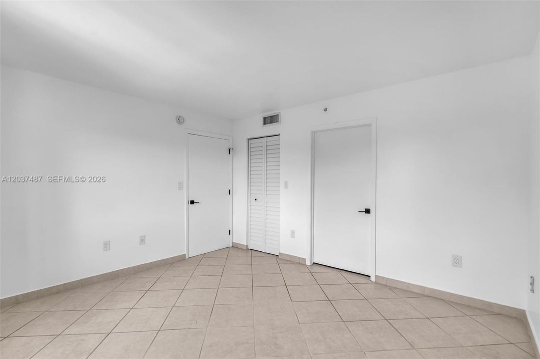 For Sale: $599,000 (2 beds, 2 baths, 990 Square Feet)
