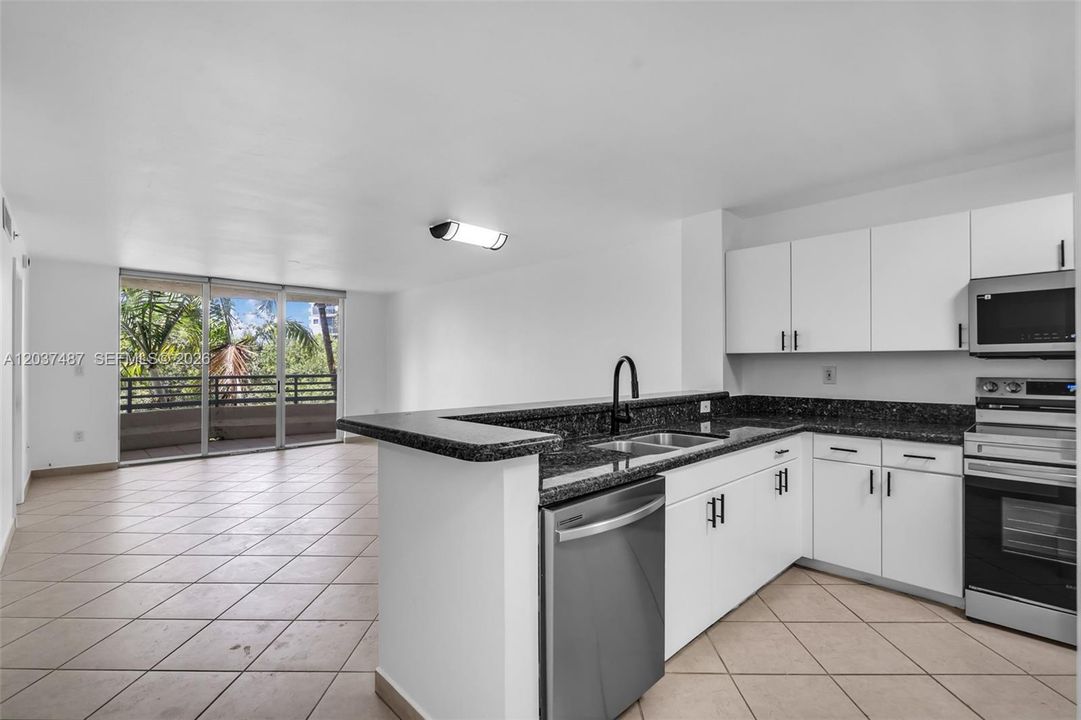 For Sale: $599,000 (2 beds, 2 baths, 990 Square Feet)