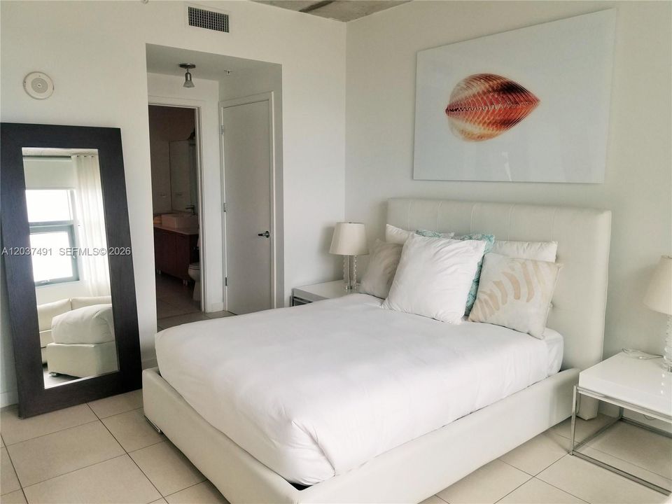 For Rent: $5,300 (2 beds, 2 baths, 1263 Square Feet)