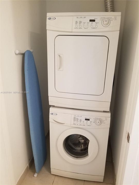 For Rent: $5,300 (2 beds, 2 baths, 1263 Square Feet)