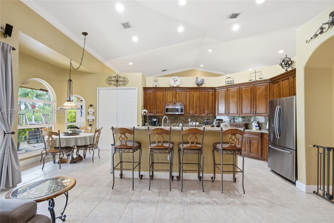 En Venta: $1,150,000 (5 camas, 4 baños, 3243 Pies cuadrados)