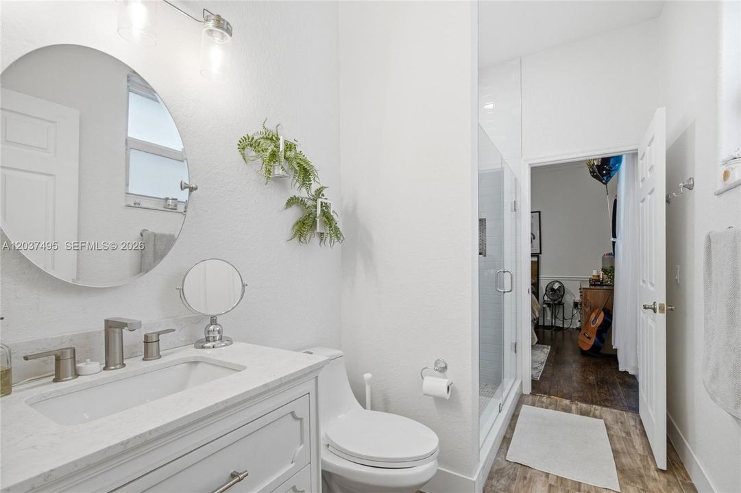 En Venta: $1,150,000 (5 camas, 4 baños, 3243 Pies cuadrados)