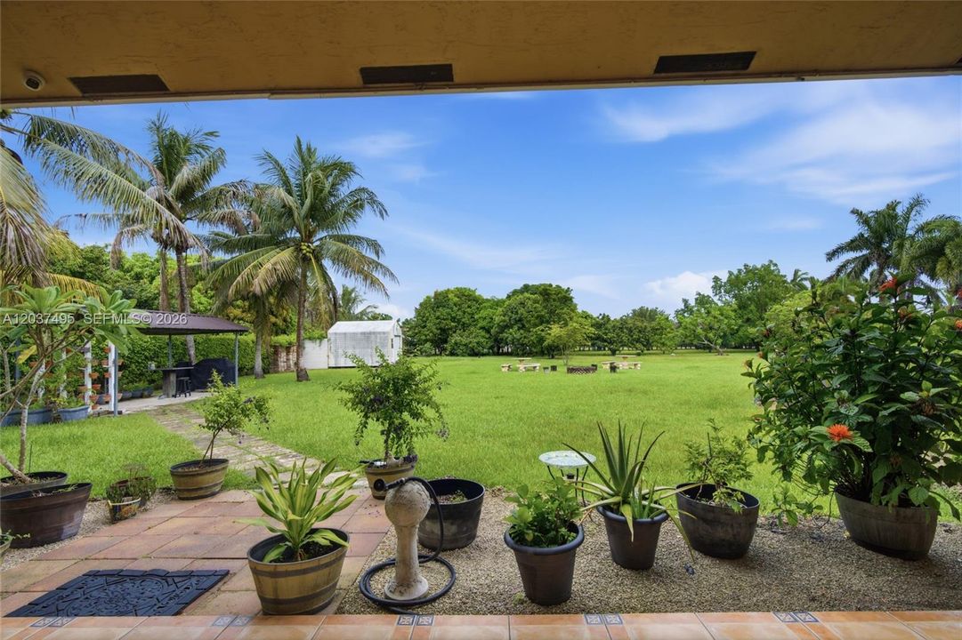 En Venta: $1,150,000 (5 camas, 4 baños, 3243 Pies cuadrados)
