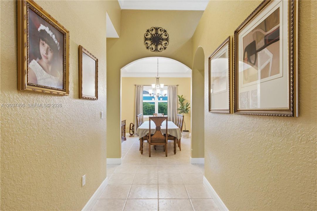 En Venta: $1,150,000 (5 camas, 4 baños, 3243 Pies cuadrados)