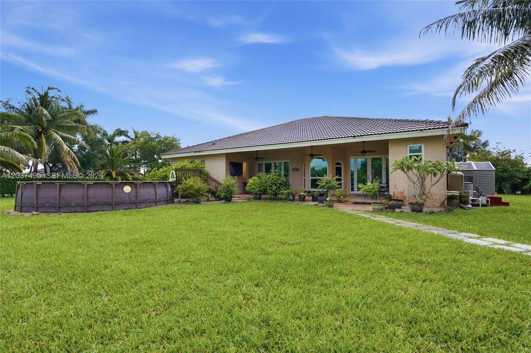 En Venta: $1,150,000 (5 camas, 4 baños, 3243 Pies cuadrados)