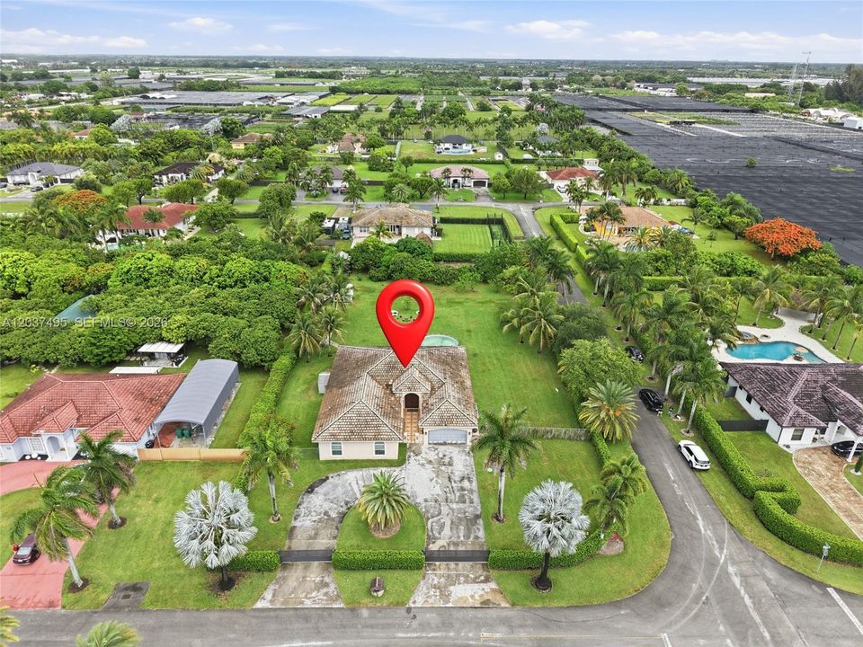 En Venta: $1,150,000 (5 camas, 4 baños, 3243 Pies cuadrados)