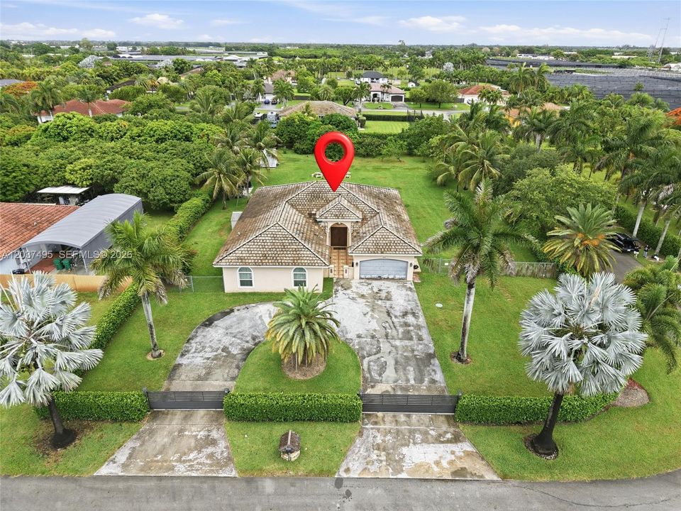 En Venta: $1,150,000 (5 camas, 4 baños, 3243 Pies cuadrados)