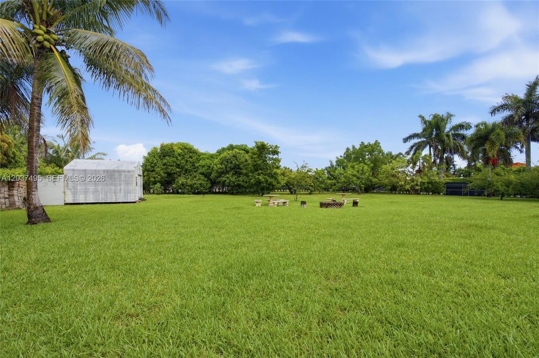 En Venta: $1,150,000 (5 camas, 4 baños, 3243 Pies cuadrados)