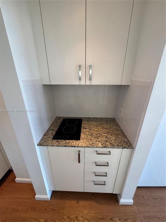На продажу: $235,000 (0 спален, 1 ванн, 440 Квадратных фут)