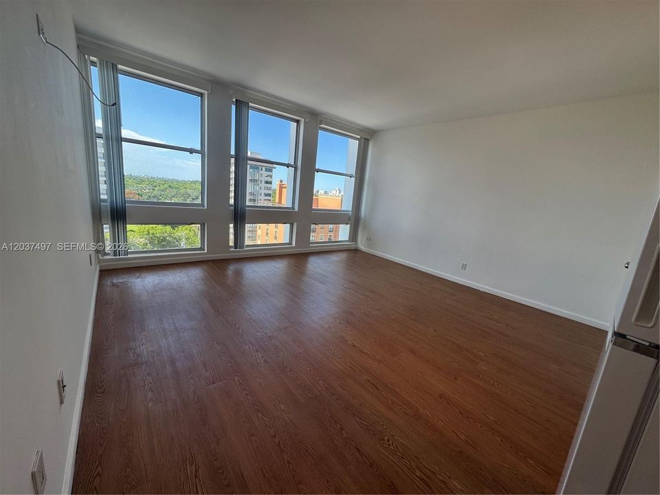 На продажу: $235,000 (0 спален, 1 ванн, 440 Квадратных фут)
