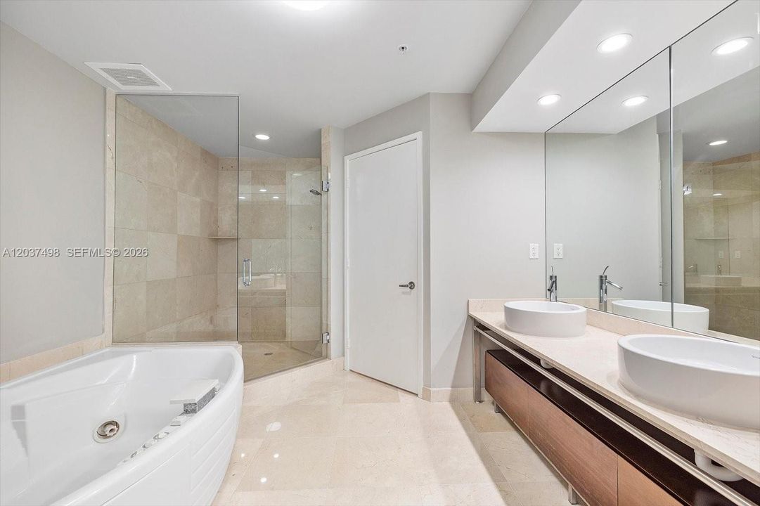 For Sale: $1,390,000 (2 beds, 2 baths, 1798 Square Feet)