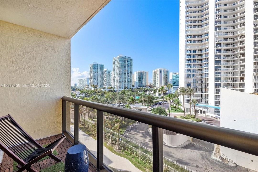 For Sale: $1,390,000 (2 beds, 2 baths, 1798 Square Feet)