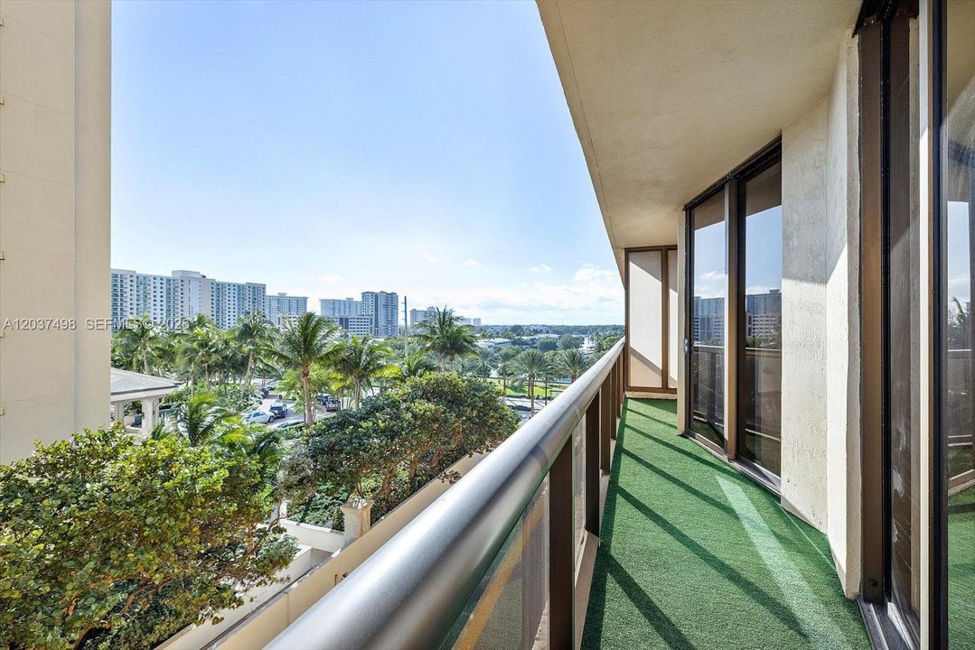For Sale: $1,390,000 (2 beds, 2 baths, 1798 Square Feet)