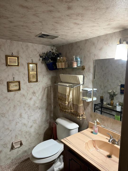Half Badroom 1st Floor