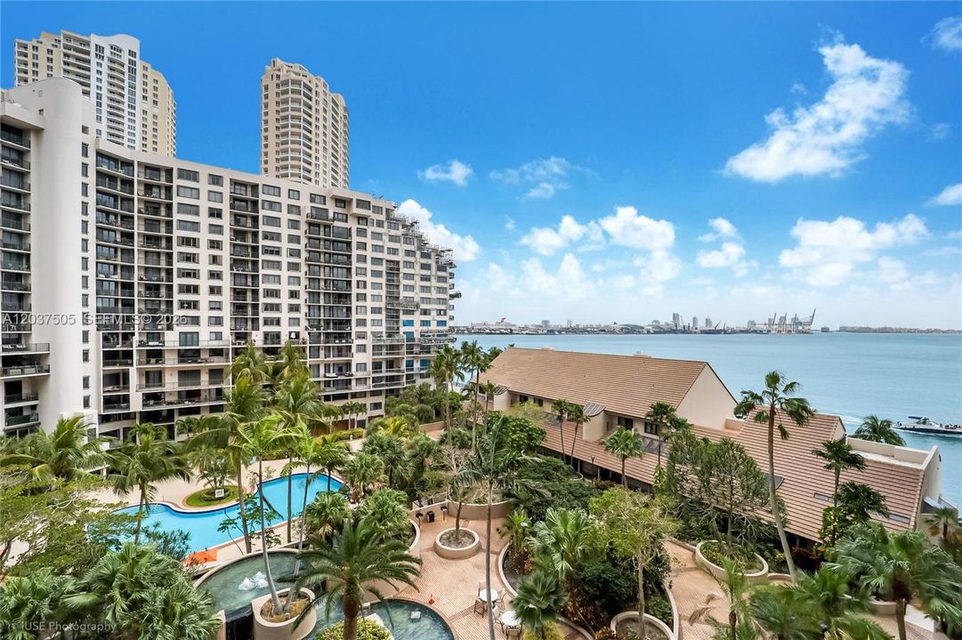 For Sale: $595,000 (2 beds, 2 baths, 1229 Square Feet)