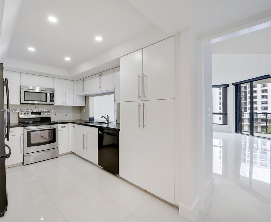 For Sale: $595,000 (2 beds, 2 baths, 1229 Square Feet)