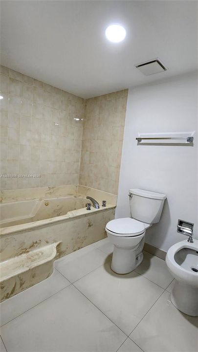 For Sale: $595,000 (2 beds, 2 baths, 1229 Square Feet)