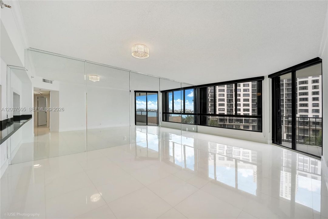 For Sale: $595,000 (2 beds, 2 baths, 1229 Square Feet)