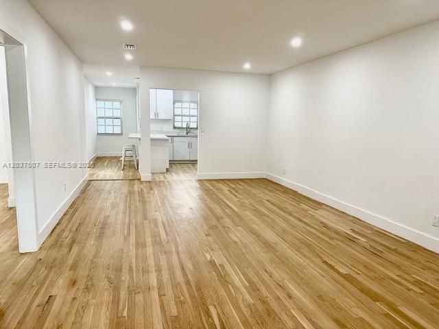 For Rent: $4,200 (3 beds, 2 baths, 1238 Square Feet)