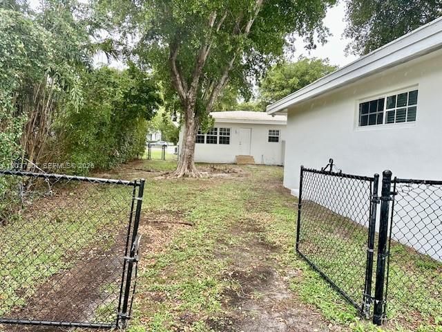 For Rent: $4,200 (3 beds, 2 baths, 1238 Square Feet)