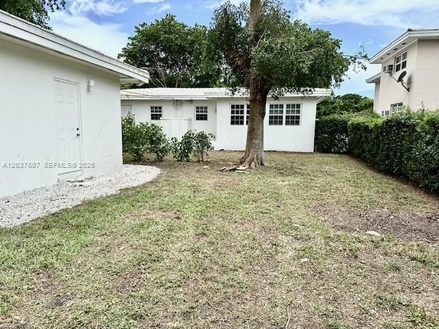 For Rent: $4,200 (3 beds, 2 baths, 1238 Square Feet)