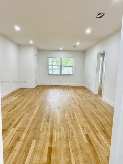 For Rent: $4,200 (3 beds, 2 baths, 1238 Square Feet)
