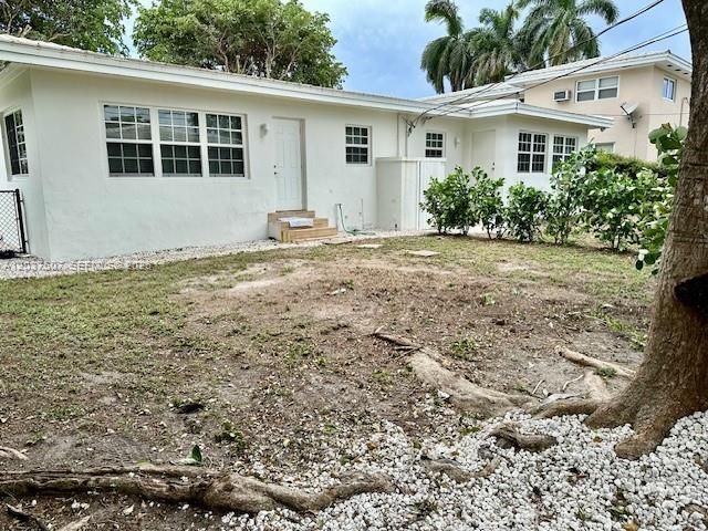 For Rent: $4,200 (3 beds, 2 baths, 1238 Square Feet)