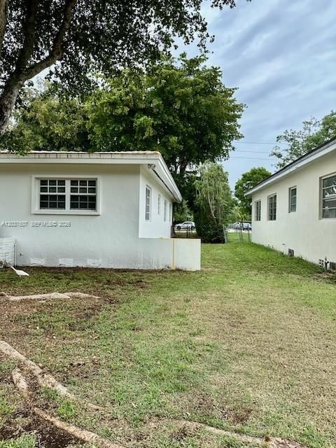 For Rent: $4,200 (3 beds, 2 baths, 1238 Square Feet)