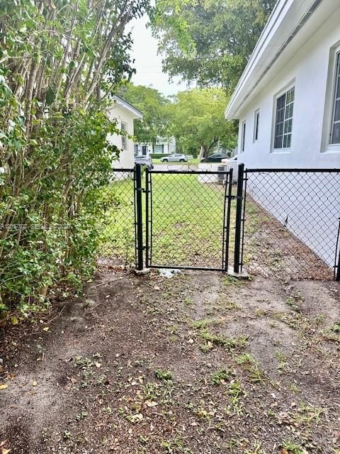 For Rent: $4,200 (3 beds, 2 baths, 1238 Square Feet)