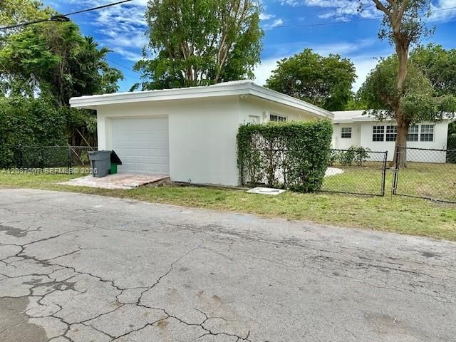 For Rent: $4,200 (3 beds, 2 baths, 1238 Square Feet)