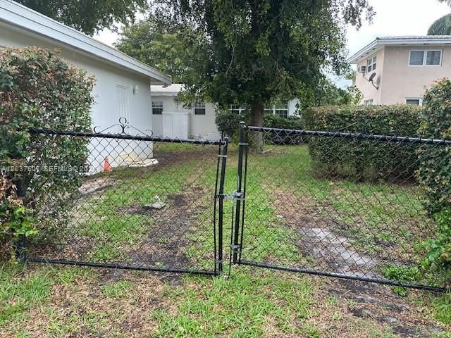 For Rent: $4,200 (3 beds, 2 baths, 1238 Square Feet)