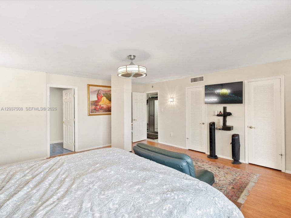 For Sale: $499,999 (3 beds, 3 baths, 2387 Square Feet)