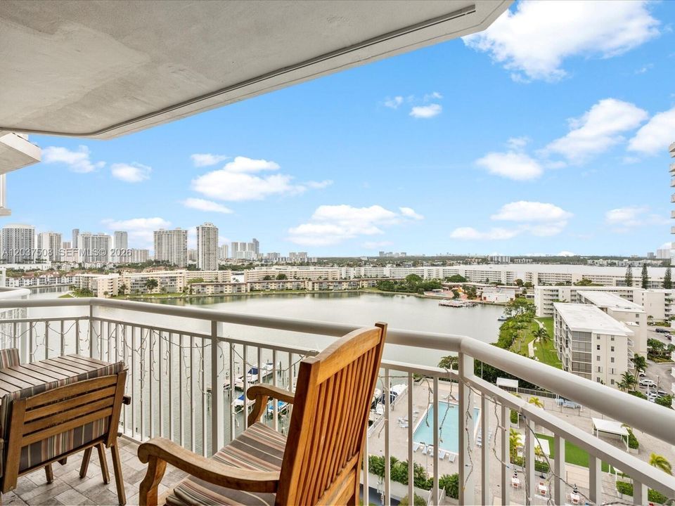 For Sale: $499,999 (3 beds, 3 baths, 2387 Square Feet)