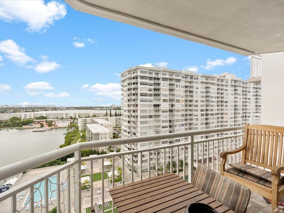 For Sale: $499,999 (3 beds, 3 baths, 2387 Square Feet)