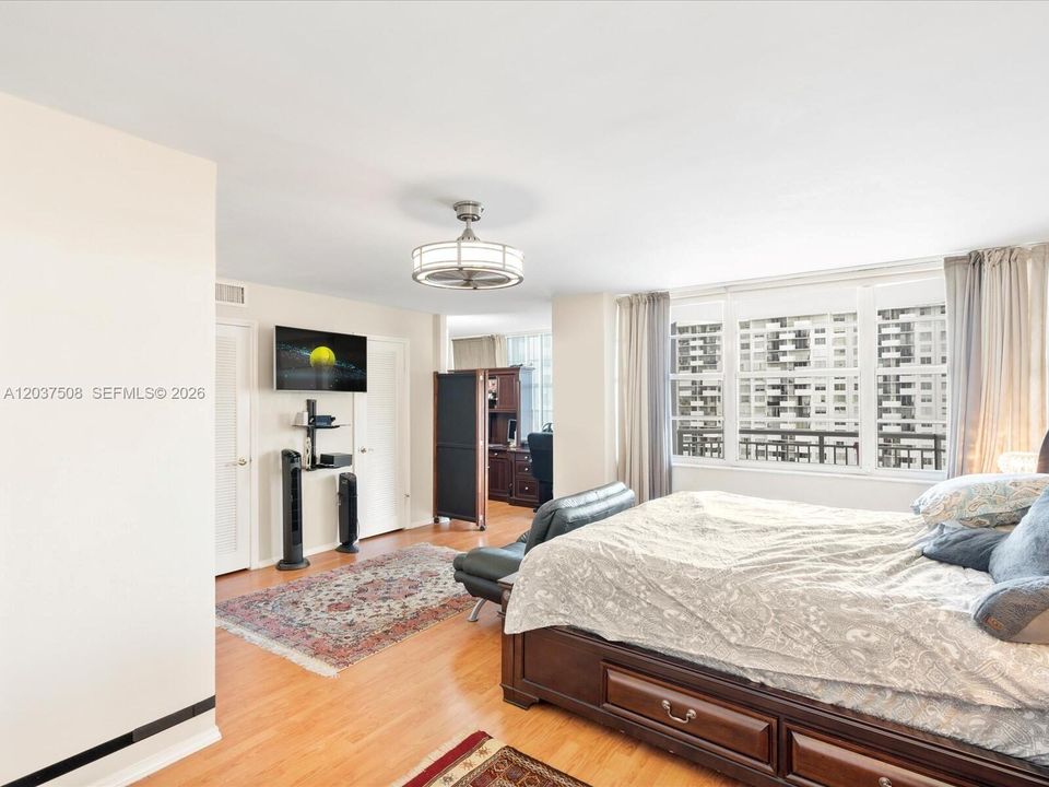 For Sale: $499,999 (3 beds, 3 baths, 2387 Square Feet)
