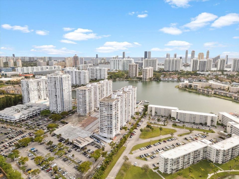 For Sale: $499,999 (3 beds, 3 baths, 2387 Square Feet)