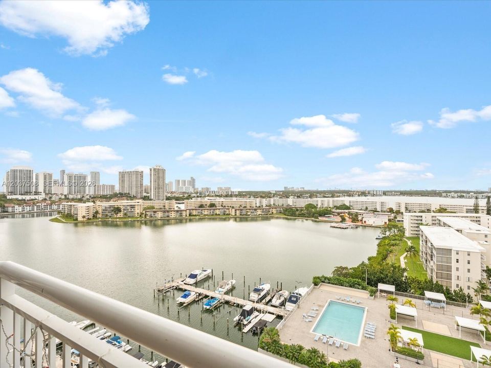 For Sale: $499,999 (3 beds, 3 baths, 2387 Square Feet)